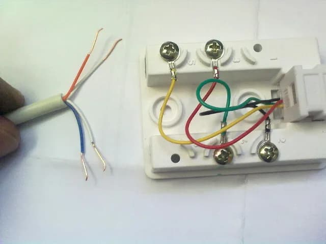 Jak podłączyć kabel telefoniczny 2 żyłowy i uniknąć problemów z instalacją Jak podłączyć kabel telefoniczny 2 żyłowy i uniknąć problemów z instalacją