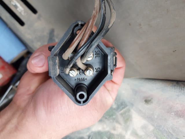 Jak podłączyć gniazdo 3 kable i uniknąć niebezpieczeństw elektrycznych Jak podłączyć gniazdo 3 kable i uniknąć niebezpieczeństw elektrycznych