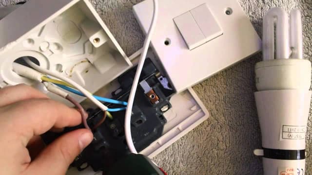 Schemat jak podłączyć włącznik światła z gniazdka - uniknij błędów Schemat jak podłączyć włącznik światła z gniazdka - uniknij błędów